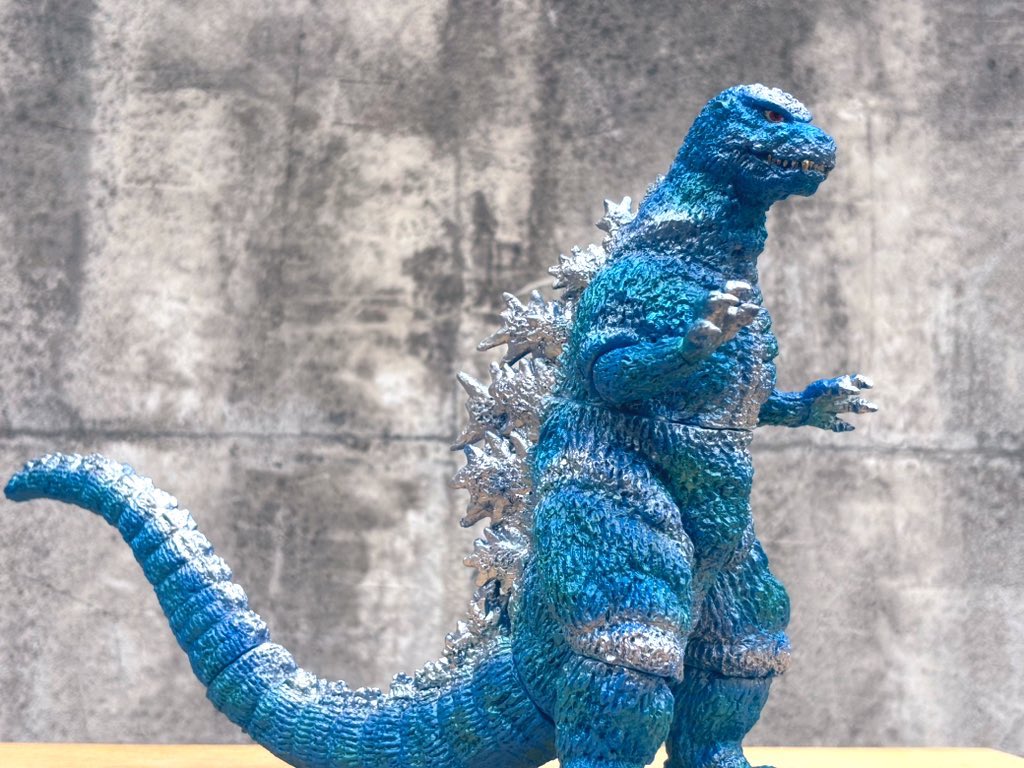 84ゴジラソフビキット、通販終了しました。ありがとうございます。折を
