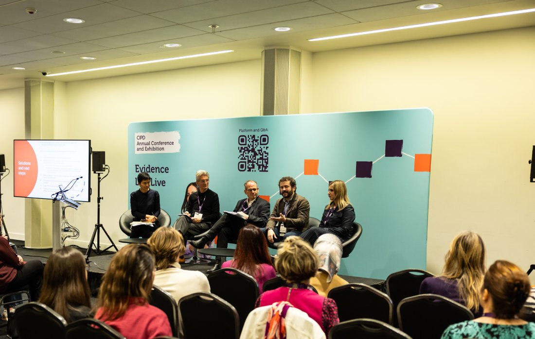 WarwickIER's tweet image. 🌍 Green Transition &amp;amp; the Future of Work
 At the @CIPD Annual Conference in Manchester, Peter Dickinson from @WarwickIER  shared key insights on how the green transition is reshaping jobs and skills.
Read more here: warwick.ac.uk/fac/soc/ier/ne…
#GreenTransition #FutureOfWork…