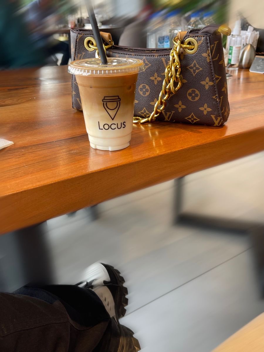 .
احبّك كثر ما وجهك سلام 
وابتسامك خير واحبّك كثر ما 
أخفي غلاك وأدري إنه بان.. ♥

#مساء_الــود_والـــورد