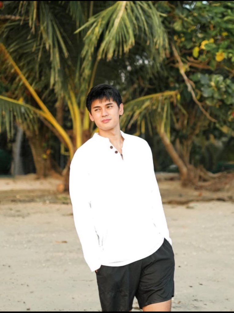 acarchives_'s tweet photo. @DustinYuniverse Eto ma, nung nag post siya neto kanina, pinalitan niya din profile niya. Tapos now binalik niya sa dati 😭 HAHAHAHAHAHAHAHA https://t.co/63ZZVO7lcA
