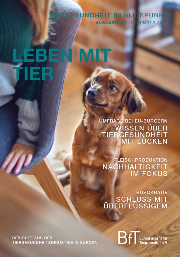 BfTGermany's tweet photo. Die aktuelle Blickpunkt-Ausgabe ist auf der BfT-Website zum Download verfügbar. Darin werden die Ergebnisse einer Umfrage unter EU-Bürgern vorgestellt, die zeigen, dass es beim Wissen über #Tiergesundheit noch deutliche Lücken gibt. Ein weiterer Schwerpunkt liegt auf der Fleischproduktion, bei der Fragen der #Nachhaltigkeit zunehmend in den Vordergrund rücken. Außerdem wird das Thema #Bürokratie behandelt – mit dem klaren Appell, überflüssige Vorgaben abzubauen und Prozesse zu vereinfachen. https://t.co/X7LTZA9hl2