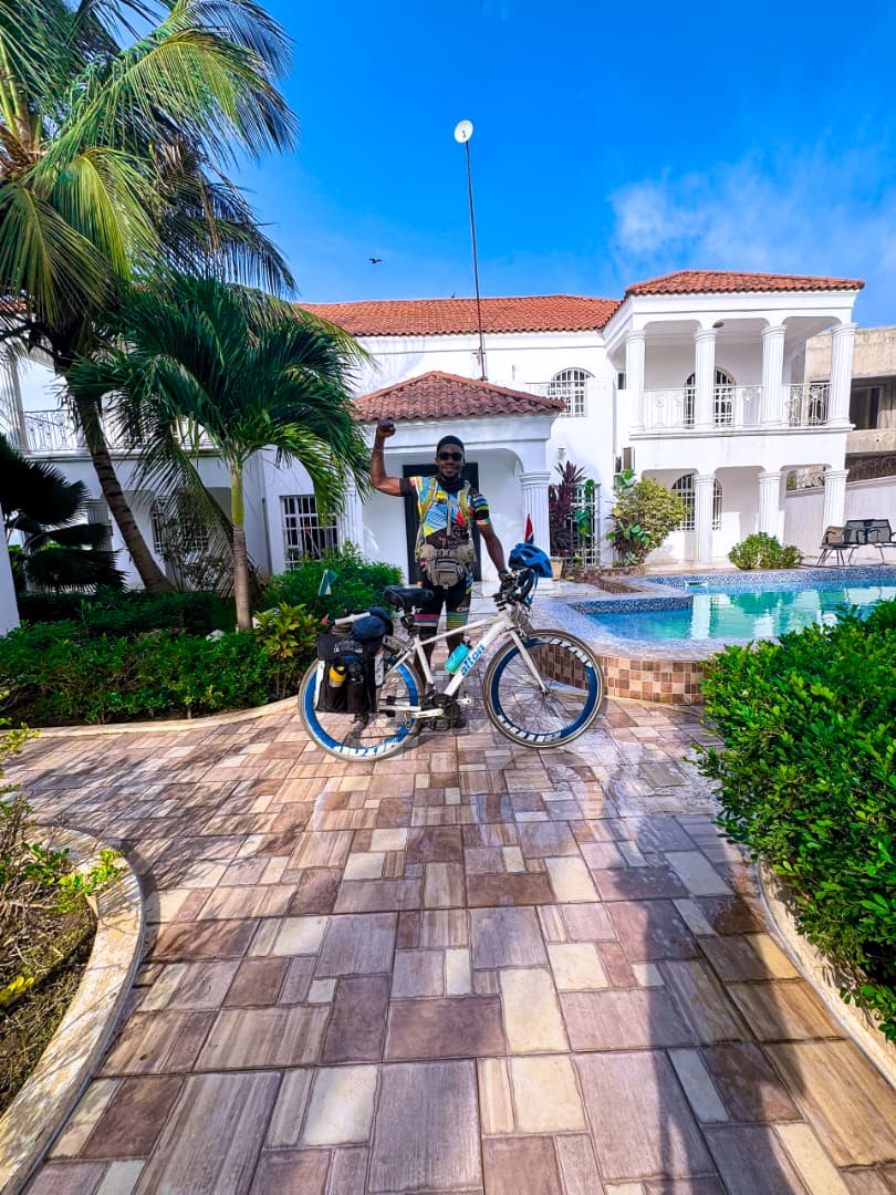 emmiwuks's tweet photo. DAY148 NIG2USA ON A BICYCLE 🇳🇬🚴🇺🇸
Thank you, GAMBIA. Your love, your kindness, your PEOPLE, I’ll carry them in my heart as I move FORWARD. Onto the next chapter.

 Dakar, Senegal.
The journey continues. 🚴🏽‍♂️🇸🇳
Together we Ride. Together we Rise.
VIVA AFRICA 🌍

#NIG2USA #Gambia #Adventure #Africa