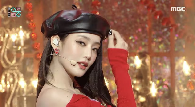 herminnieminnie's tweet image. #민니 mma에서 보고싶었는데…첫솔로 앨범 전곡 작사작곡한것도 대단한데 솔로 음방무대 엠카 116만뷰,뮤뱅 50만뷰,음중 35만뷰,인기가요28만뷰,스춤은 316만뷰…메인보컬이 무대까지 기깔로 말아준거 진짜 너무 좋았다…