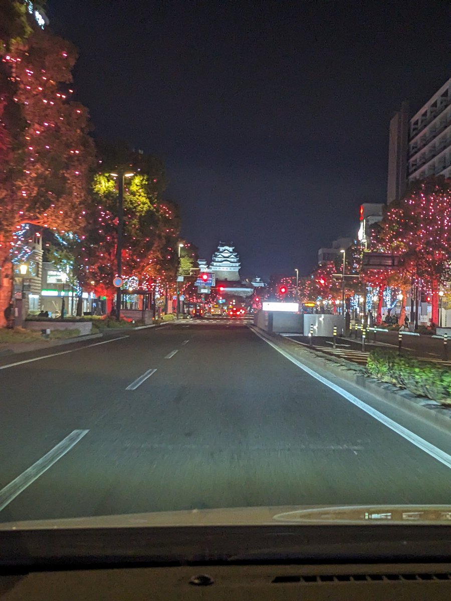 姫路城の周りキレイだね✨
突撃するか💪