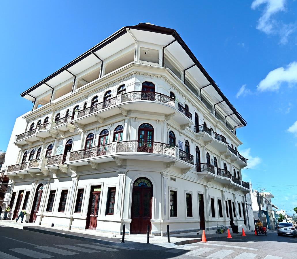 El arte vuelve al corazón de Santiago con la apertura del Centro Cultural Banreservas en el antiguo Hotel Mercedes despertarnacional.com.do/2025/11/24/el-… vía <a href="/DespertarNacio2/">DespertarNacionalRD</a> 
<a href="/BanreservasRD/">Banreservas</a>