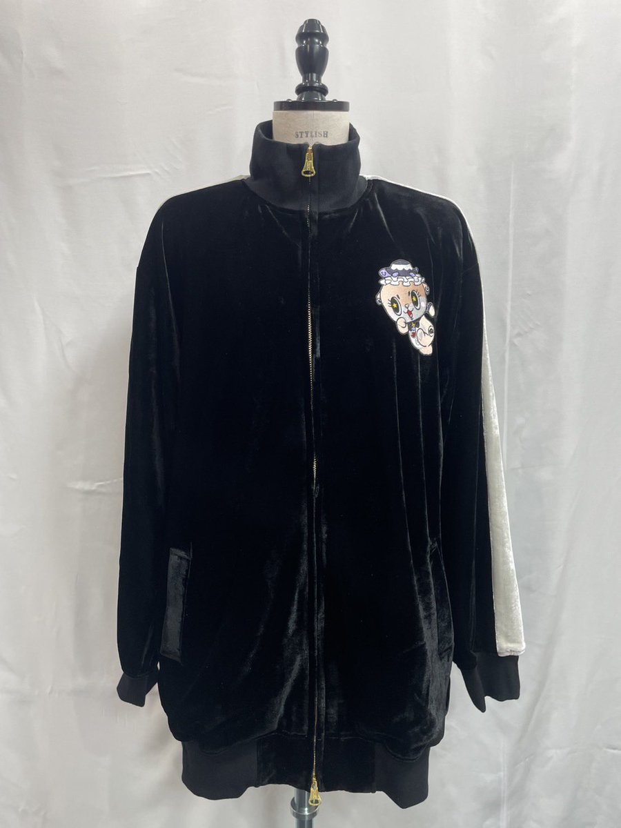 Nexusblack7777's tweet image. 【ちぃたん☆＆ＭＩＯ　ＹＡＳＨＩＲＯ　Ｌ＇ＡＴＥＬＩＥＲ】

スペシャル☆コラボ記念企画🎁

社長ファイトクラブにて運命的な出会いを果たした僕ら

なんと👀

一緒にジャージを作る事になりました👍👍

そんな2人の初のコラボ商品

ちぃたん☆スペシャルベロアジャージを

x.com/nexusblack7777…