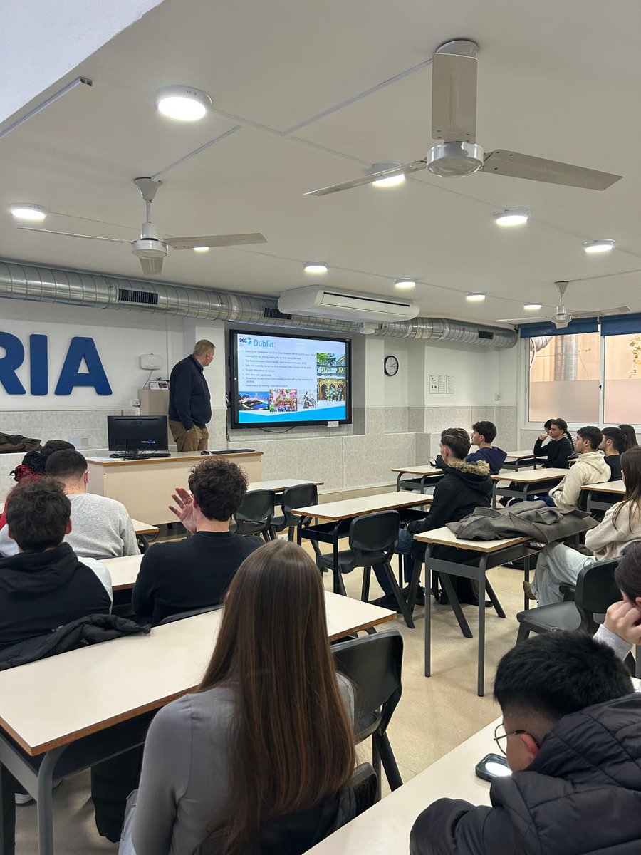 CEFPNuria's tweet image. Els alumnes de 2MIP i 2AF han assistit a la xerrada sobre com continuar els estudis a la Dublin Business School. Una gran oportunitat per seguir formant-se un cop acabat el cicle! 🙌 #DBS #Formació #Educació #FuturAcadèmic #femNúria