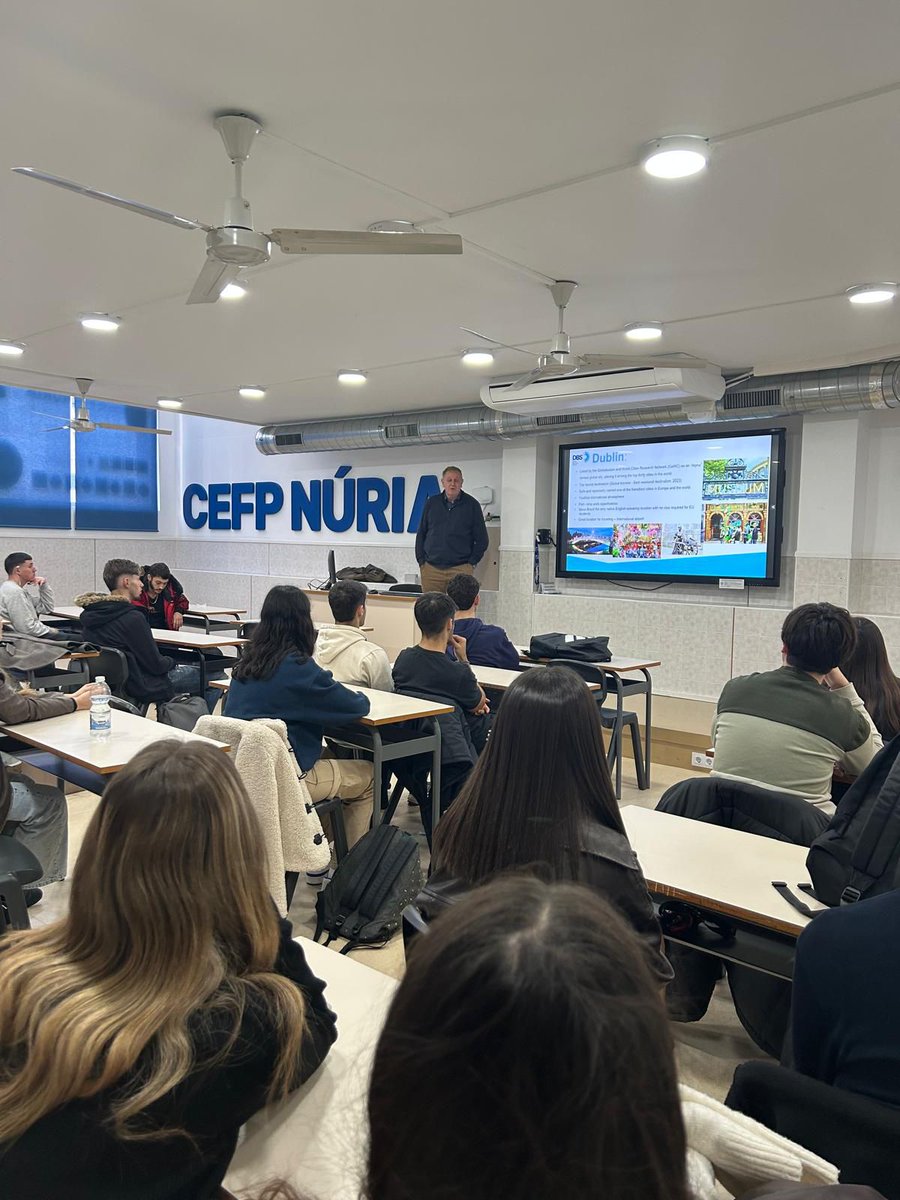 CEFPNuria's tweet image. Els alumnes de 2MIP i 2AF han assistit a la xerrada sobre com continuar els estudis a la Dublin Business School. Una gran oportunitat per seguir formant-se un cop acabat el cicle! 🙌 #DBS #Formació #Educació #FuturAcadèmic #femNúria
