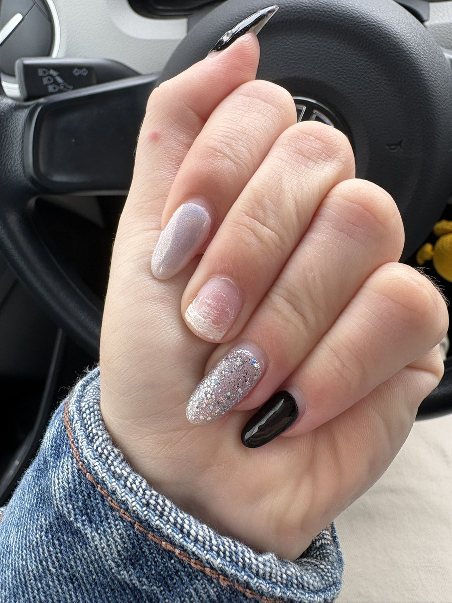 t_allanasaurus's tweet image. Bom dia pra quem kk
F no chat familia