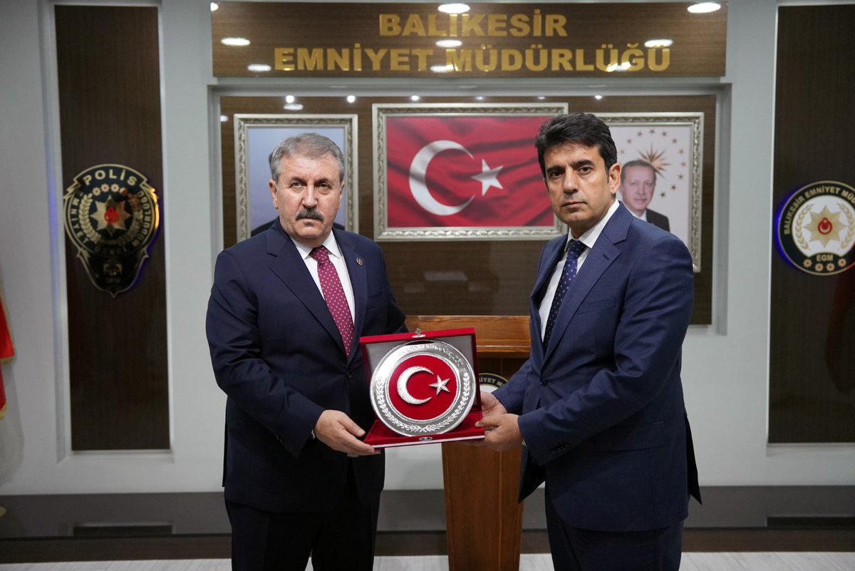 Genel Başkanımız Sayın Mustafa Destici ve beraberindeki heyetimiz, Balıkesir İl Emniyet Müdürü Sayın Şükrü Yaman’ı ziyaret etti.

Misafirperverlikleri için teşekkür ederiz.