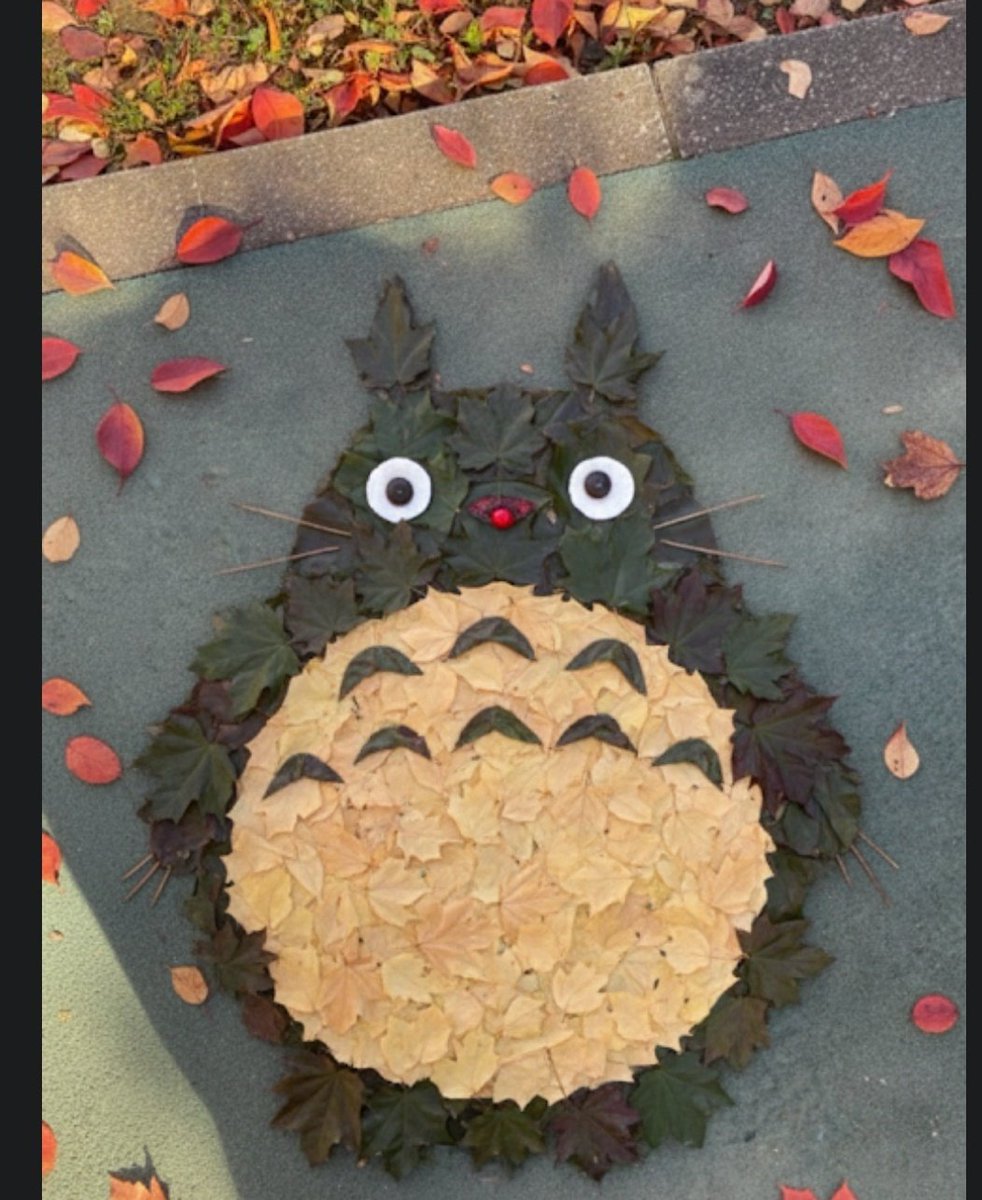 aqdasthetic__'s tweet photo. @hamacream "The only autumn visitor I need. 👑 (It took me forever to find the right leaf for his nose!)" https://t.co/1vbNCmIh4W