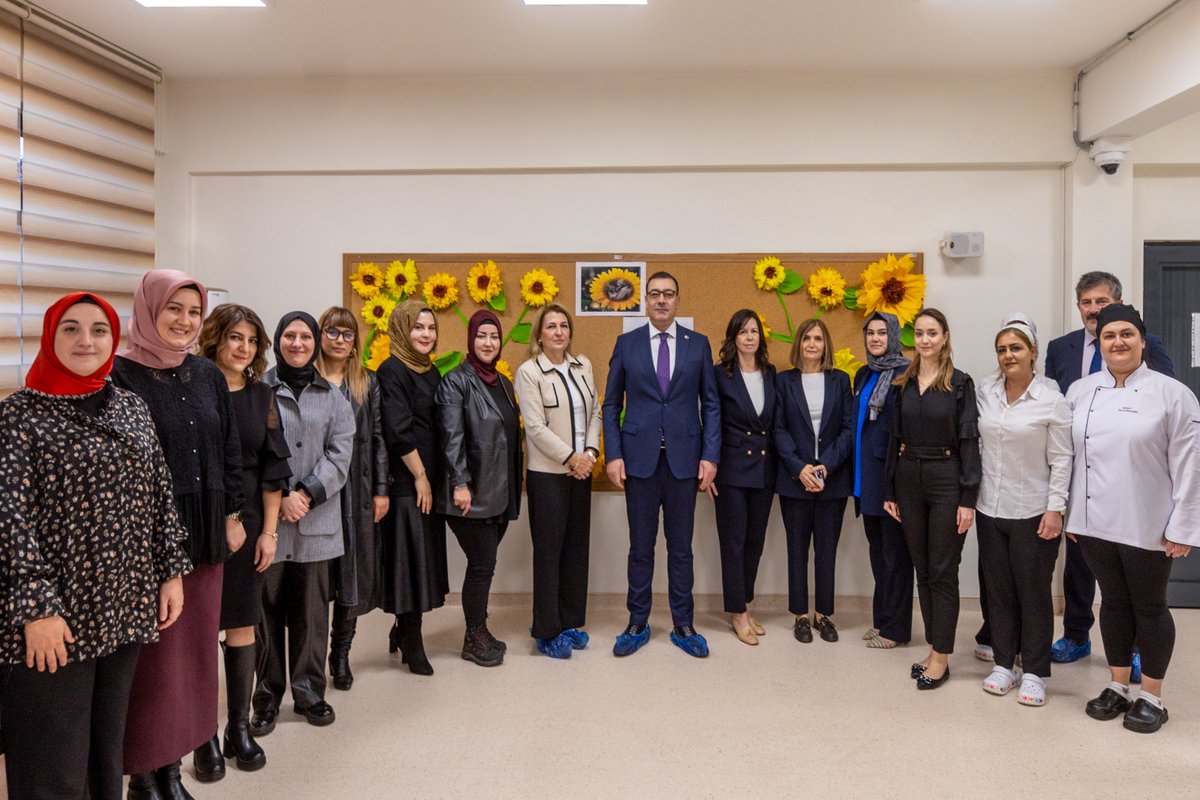 Genel Müdürümüz Zafer BENLİ, 24 Kasım Öğretmenler Günü kapsamında, EÜAŞ Kreş ve Gündüz Bakımevi’ni ziyaret etti.
⚡️
Detaylar için 👇🏻;

euas.gov.tr/haberler/euas-…