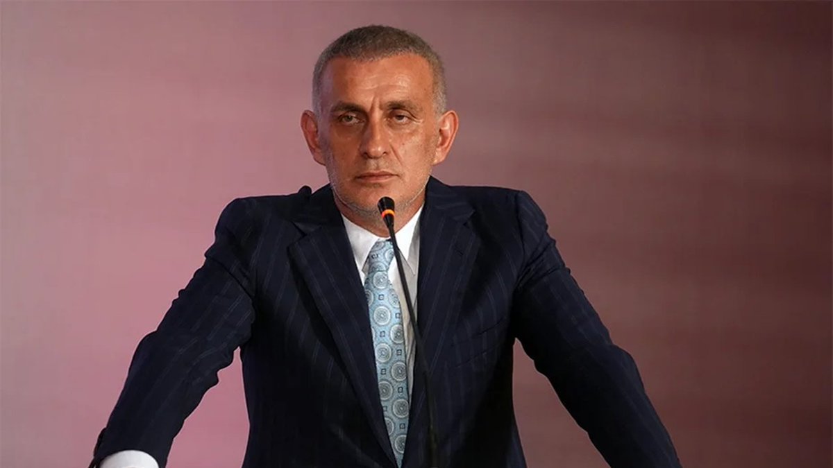 - İbrahim Hacıosmanoğlu Dönemi -

Fenerbahçe bir kereliğine yabancı hakem istedi anında getirdi

4 yıl 8 ay önce Silivrispor'da bir kere bahis yapan Eren Elmalı Galatasaray forması giydiği için ceza aldı

Fenerbahçe istedi yabancı VAR hakemi geldi ve yine Fenerbahçe istedi