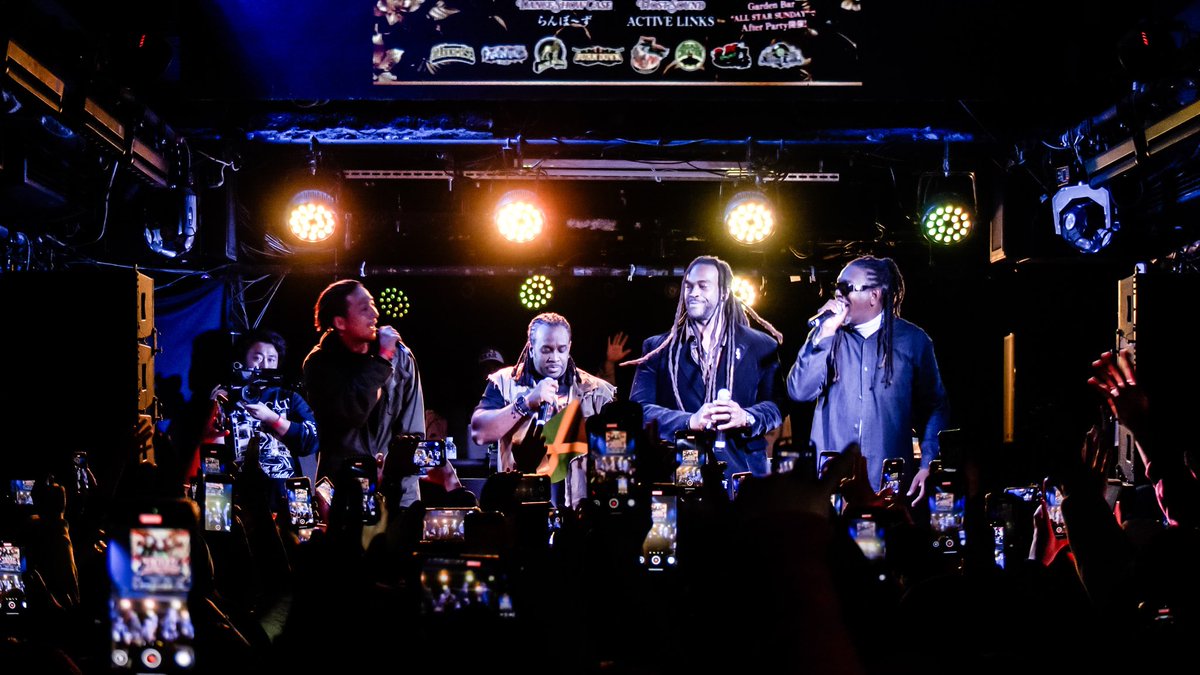 RAY_SINGER's tweet image. T.O.K with RAY🎤

T.O.Kと一緒にステージで歌う事ができた
想像もした事なかった
感動と興奮がえぐい

この奇跡はいつも応援してくれてるみんなのおかげです

主催のACTIVE LINKSに心から感謝🙏
@activelinks0724 
受け入れてくれたお客さんにも感謝
REGGAE 最高🔥🔥
#TOK #REGGAE #SINGER_RAY