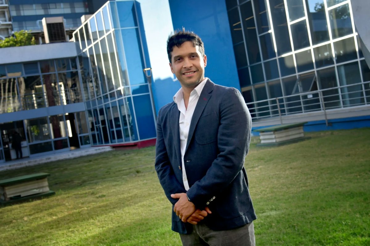 "Burgos tiene errores capitales, importantes. Uno es de él y otro del VAR. La expulsión de Méndez a los 25 minutos cambiaba la final, era expulsión clara y de cancha. Fue llamativo que Fuentes no lo haya llamado del VAR"

Federico Britos en <a href="/CarveDeportiva/">Carve Deportiva</a> 🎙️