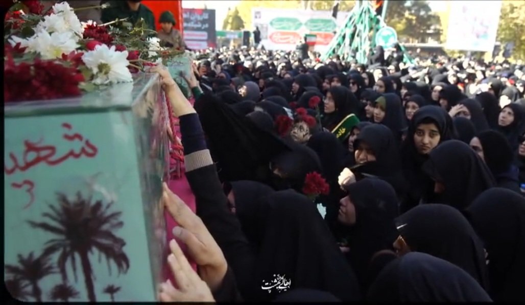 وَ یُطعموُن الطَعامَ عَلی حُبِّهِ مِسکیناً وَ یَتیماً وَ اَسِیراً (انسان:۸)
شهدای گمنام،امروز نمونه‌های این آیه‌اند که جان را در راه خدا و برای نجات مردم بخشیدند.
#خیمه_مادری
#مسیر_ولایت