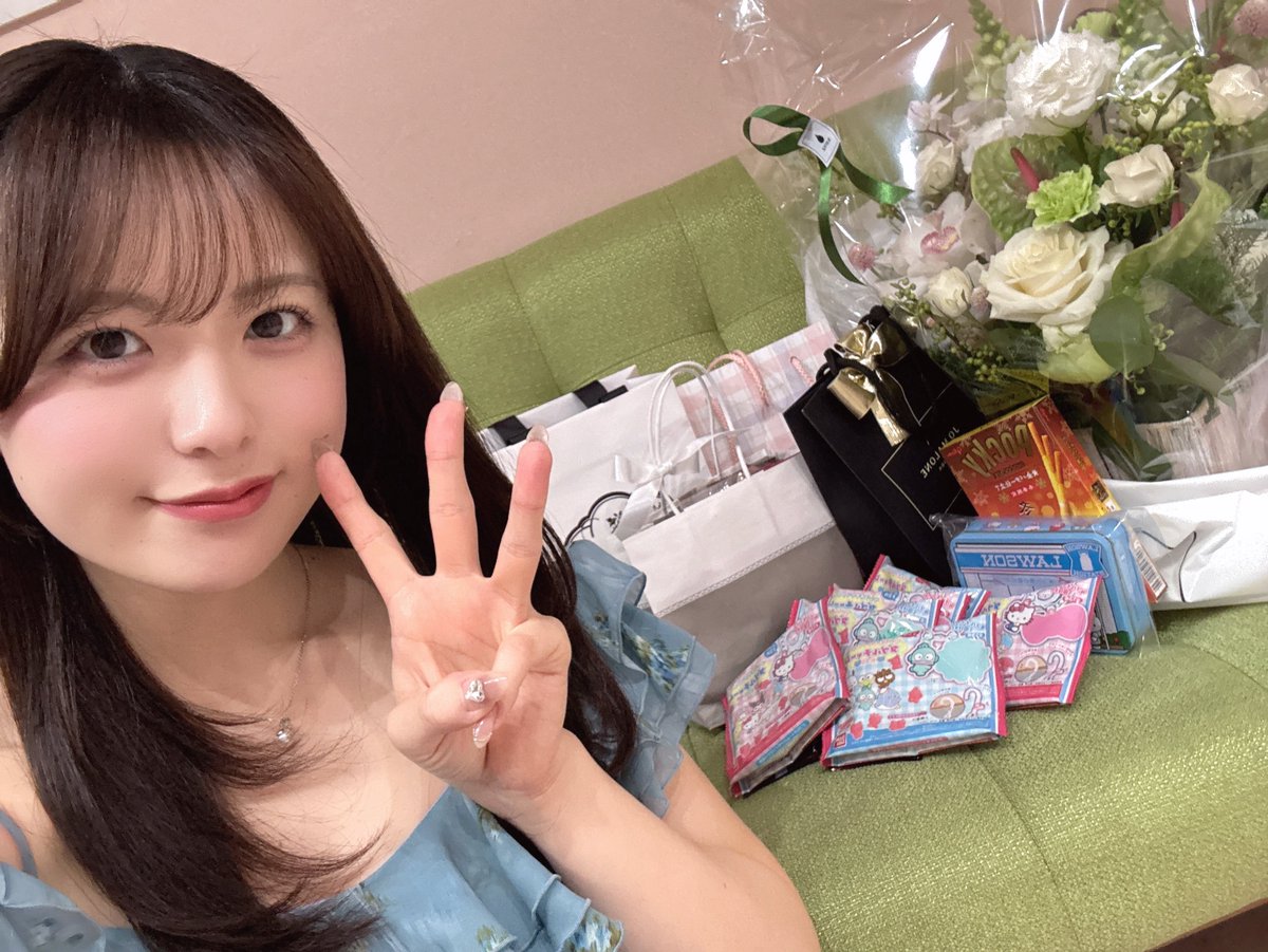 YumenaNishino's tweet photo. オンラインサイン会&amp;チェキ会終わりました！
みんなの笑顔で幸せな1日になりました🥹これからもよろしくお願いします💚🌟 https://t.co/yzQSm4rSXw