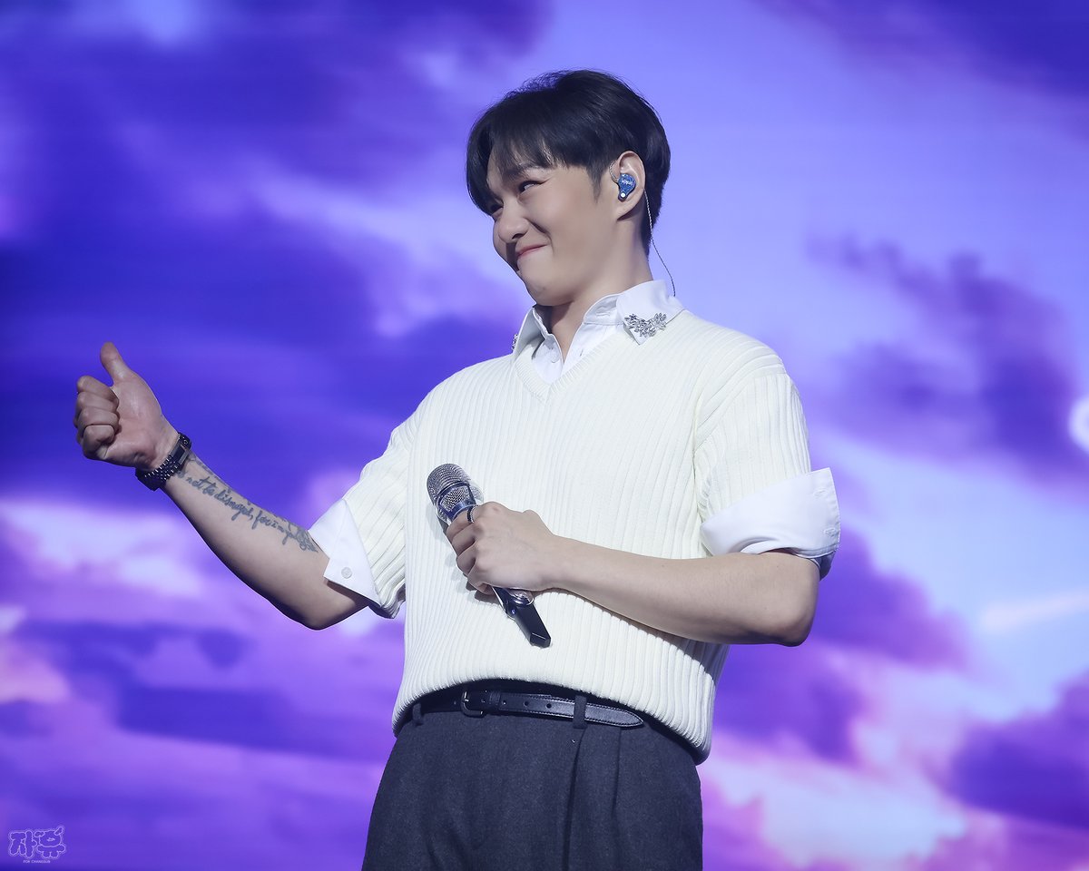 freedom_of_cs's tweet image. 251107 Endand Day1 #이창섭 
#LEECHANGSUB @LeeCS_BTOB 

엄지척 for cs... 
열일 창섭이님 따봉받으세요👍