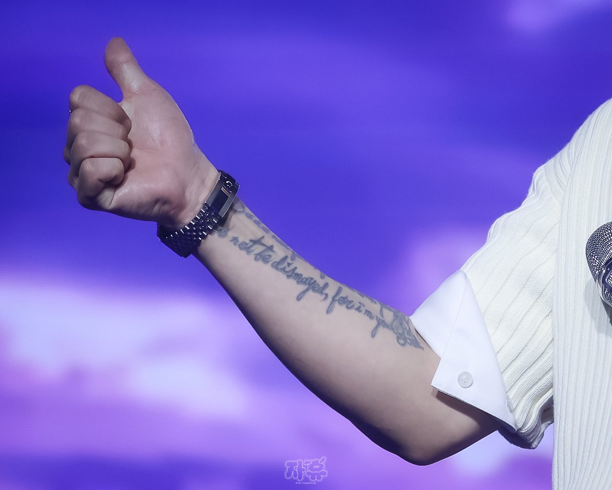 freedom_of_cs's tweet image. 251107 Endand Day1 #이창섭 
#LEECHANGSUB @LeeCS_BTOB 

엄지척 for cs... 
열일 창섭이님 따봉받으세요👍