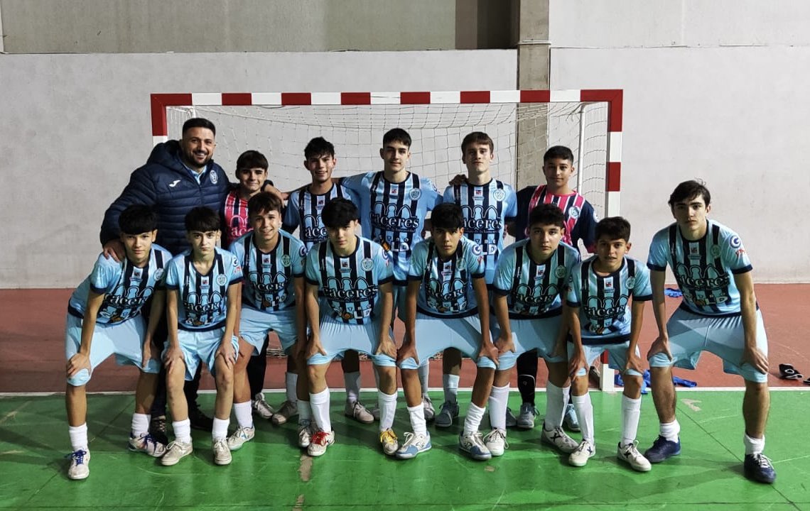 Comenzamos la semana repasando algunas fotos de nuestros equipos. 

Primer partido de nuestros zagalines, los mas pequeños del club.
Merienda de nuestro Benjamín “A”.
Nuevo partido de nuestro Cadete “A” contra ED Unión Fresnedosa. 

#123SanJosé🩵