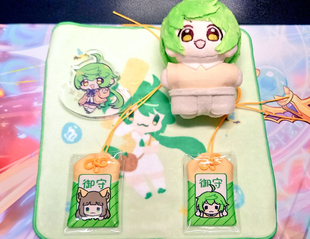 OO00o2's tweet image. そういえば今年の誕生日はちゃぱに御守りを貰いました
ちゃんと布でできてて凄い！
何やら手の形が気になるがきっと親指でしょう👍️

自キャラグッズがどんどん増えていく