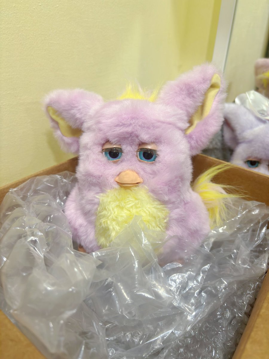 🌸🎀 ピンクのファンキーファービーちゃん、新しいお家へようこそ