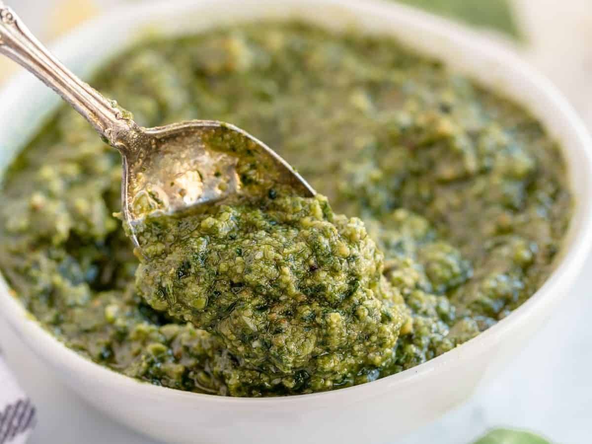 kyleecooks's tweet image. This Basil Pesto sauce recipe is so easy to make, and perfect on pasta, sandwiches and in sauces and dressings. Mix this up and use it on everything! #pesto #basil #basilpesto #pestosauce #kyleecooks  kyleecooks.com/basil-pesto/