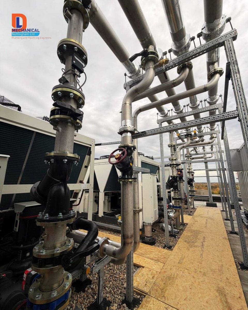 DLMechancial's tweet photo. Checking in at our Cambridge site: progress continues on the rooftop plant deck! 🙌

CHW and LTHW pipework are coming together well, thanks to careful planning and teamwork, despite challenging weather! 👌

#plumbing #constructionuk #construction #steel #pipework #pipes https://t.co/tEBN9UvhTr