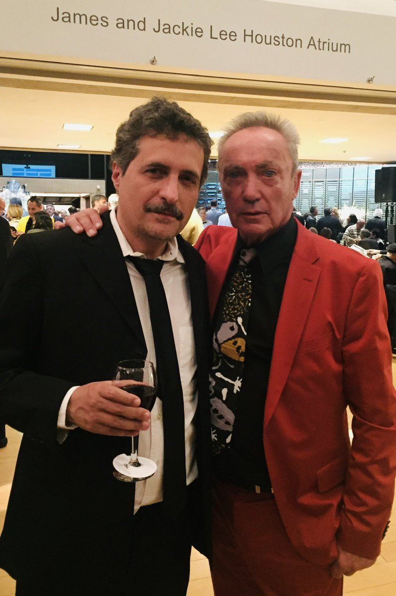 kmendoncafilho's tweet image. Udo Kier, para sempre na memória. 

Não existirá jamais outra pessoa e artista como Udo Kier. 

Que senso de humor, que bom gosto, que alegria de viver. Há uma alegria verdadeira em admirar a vida longa e cheia de imagens e pessoas que Udo teve. Que sorte a nossa. 

Um enorme…