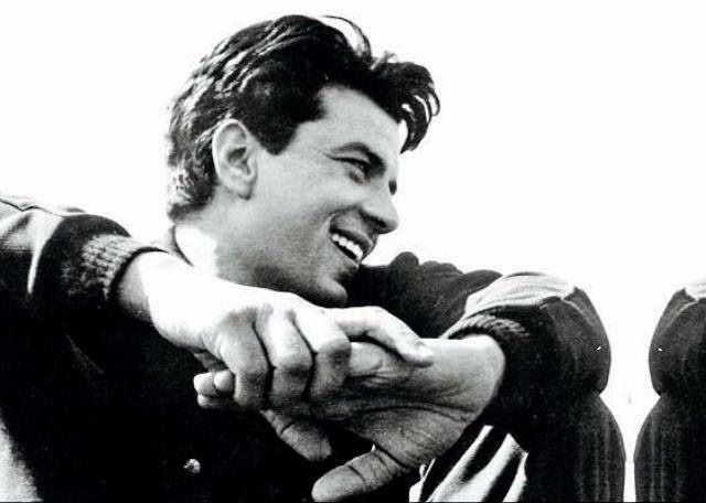 vannumeena0's tweet image. इस फिल्म इंडस्ट्री के एक ग्रेटेस्ट एक्टर धर्मेंद्र देओल का निधन हो गया है!

जिन्होने अमिताभ बच्चन के साथ मिल कर जय वीरू की जोड़ी से 90 के दशक में तहलका मचा दिया था!

अभी कुछ दिन पहले ही गोदी मीडिया ने TRP के चक्कर में  झूठी खबर चलाई

उसके बाद सनी देओल ने गोदी मीडिया को खूब खरी…