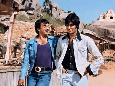 vannumeena0's tweet image. इस फिल्म इंडस्ट्री के एक ग्रेटेस्ट एक्टर धर्मेंद्र देओल का निधन हो गया है!

जिन्होने अमिताभ बच्चन के साथ मिल कर जय वीरू की जोड़ी से 90 के दशक में तहलका मचा दिया था!

अभी कुछ दिन पहले ही गोदी मीडिया ने TRP के चक्कर में  झूठी खबर चलाई

उसके बाद सनी देओल ने गोदी मीडिया को खूब खरी…