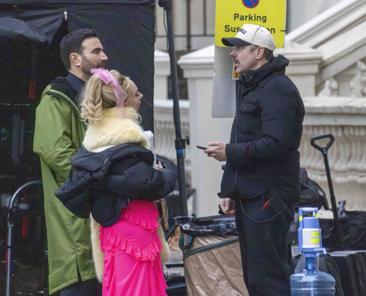 metgalacrave's tweet image. Jason Sudeikis, Juno Temple and Brett Goldstein on the set of &apos;Ted Lasso&apos; in South London.