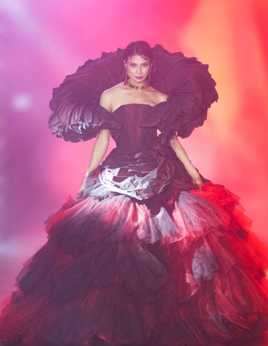 ecorreidiuhara's tweet image. Our Queen Mother Pirenaaaaaa!! SAAAAAAUR GORJAAAAAS!! @glaizaredux 🥹❤️🔥