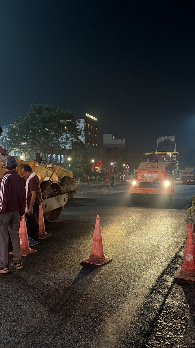 BSCL_BBSR's tweet image. Maintenance of Smart Janpath is in progress to ensure seamless mobility and upkeep of urban infrastructure.

#SmartJanpath #SmartCity #Bhubaneswar