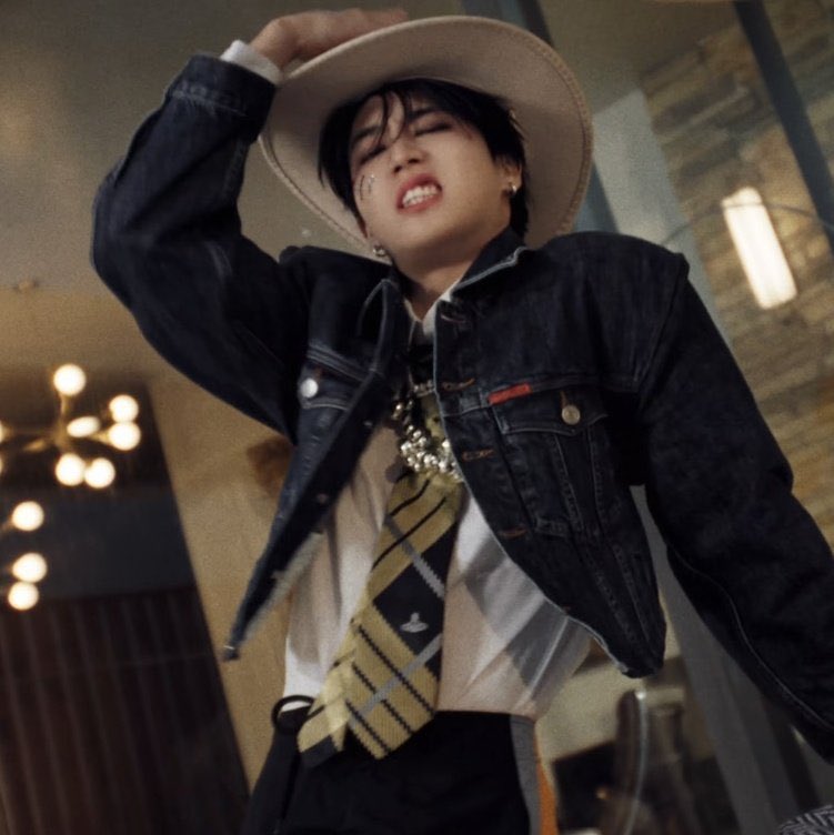 momintsxx's tweet image. Im so insane about his lip curl. Noone understands.