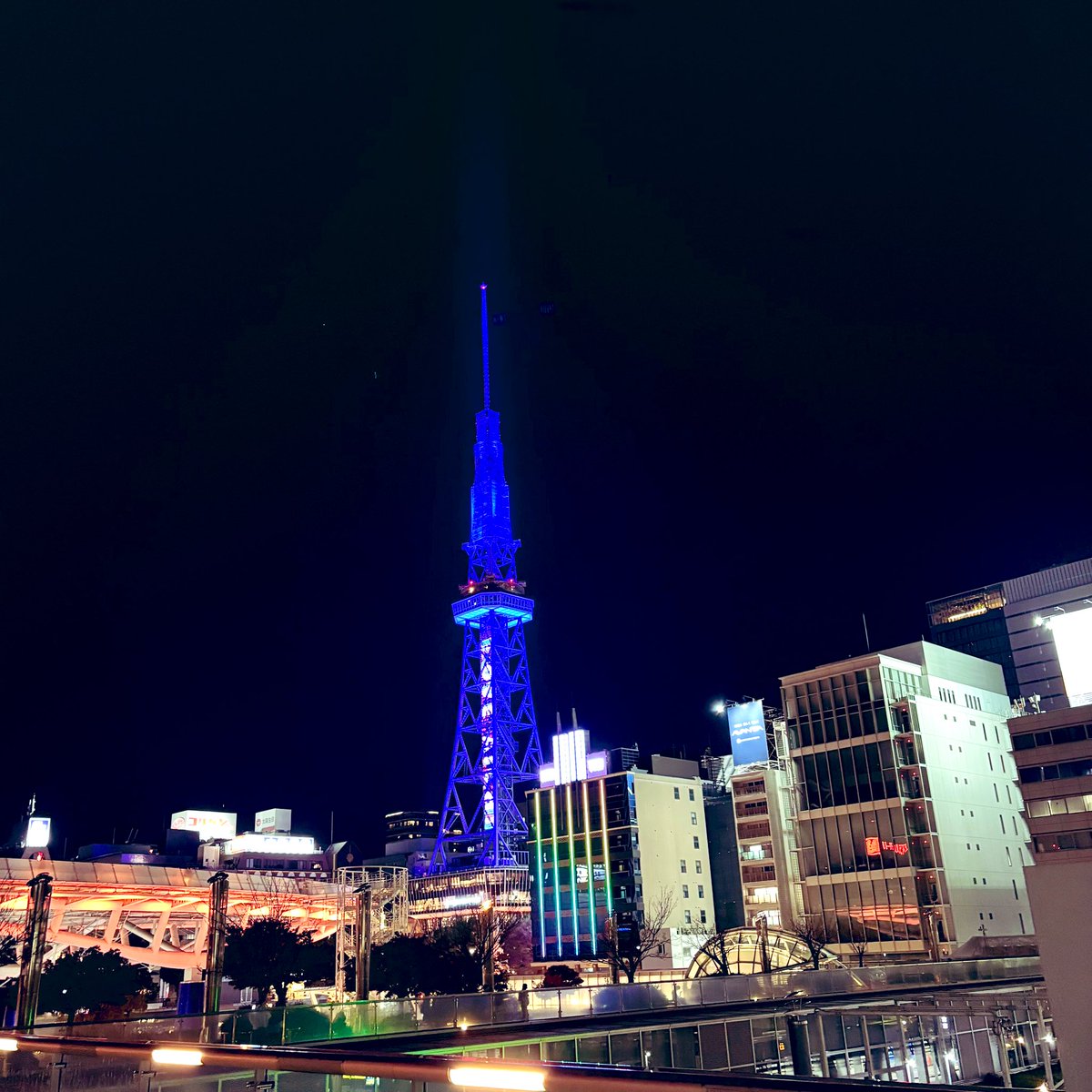 NDT2みたくて弾丸名古屋してきた！
はー凄まじいものをみた、、、凄まじいものを、、、
めっっっっちゃ久々に大学の先輩に会ったりして、なんか、私だって私にできることがんばらないとなって思うよな