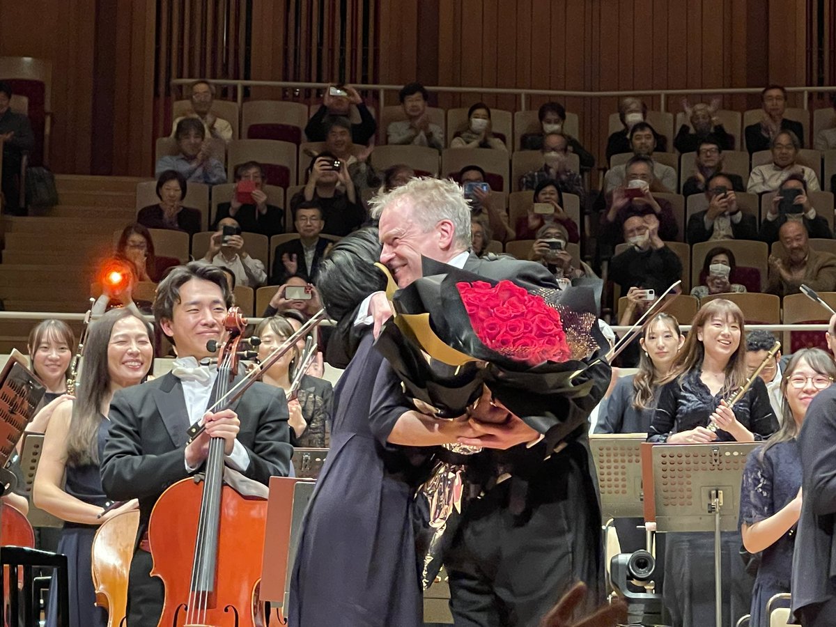 TOUZAIBUTAI's tweet photo. 東響22日ノット告別公演の感傷に浸るでもない純音楽的緻密かつ高熱量アプローチだ応える東響東響のマーラー個人的に相性が悪く特に5番6番共にノットの要求にオケの実力が伴わずTpを筆頭に救い難いミスが散見首席Tpが交代し持ち直した感があったが今回も第3楽章でミスがあり真に残念後味が非常に悪い https://t.co/Dk6c0oXk2i