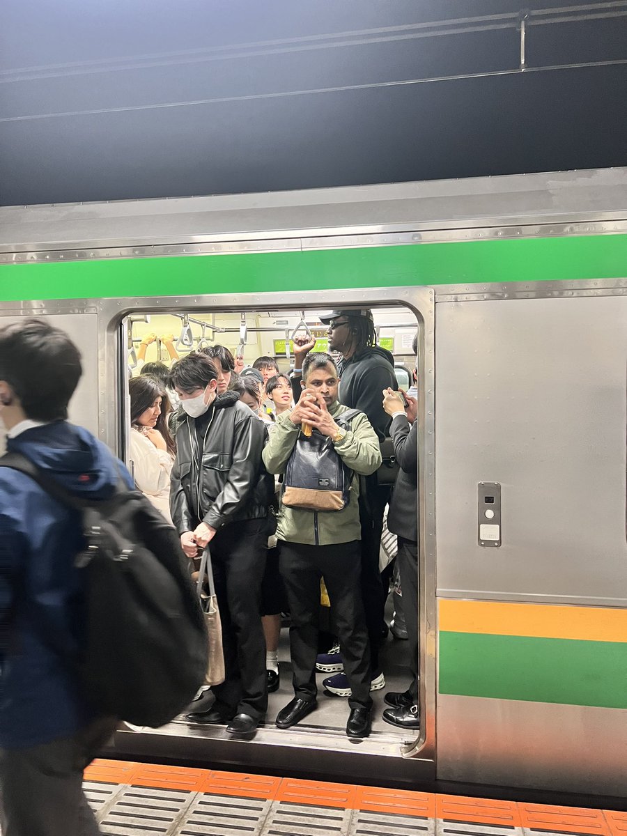 therealknull's tweet image. 東京の電車の中で巨人になることはどんな感じでしょうか。
#noah_ghc #T2KX