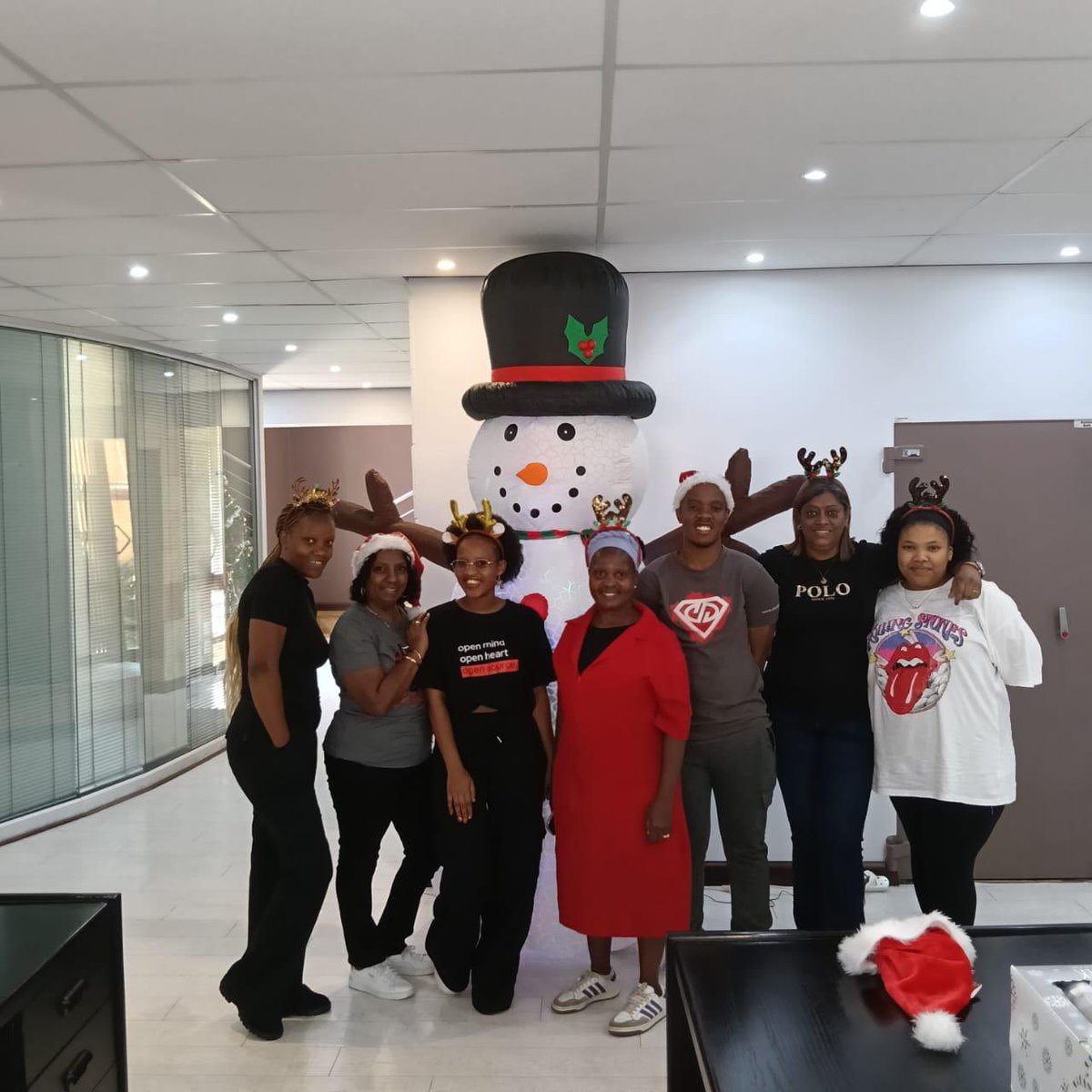 ALERT: Christmas spirit successfully deployed. 🎅🎄
CPU usage: 20%
Cheer usage: 110%

Obsidian Sanity Day was a merry mash-up of elves, devs, and questionable sweater choices — exactly how we like it.

#ObsidianZA #ObsidianSystems #ChristmasPatch #SanityDay #Geekmas