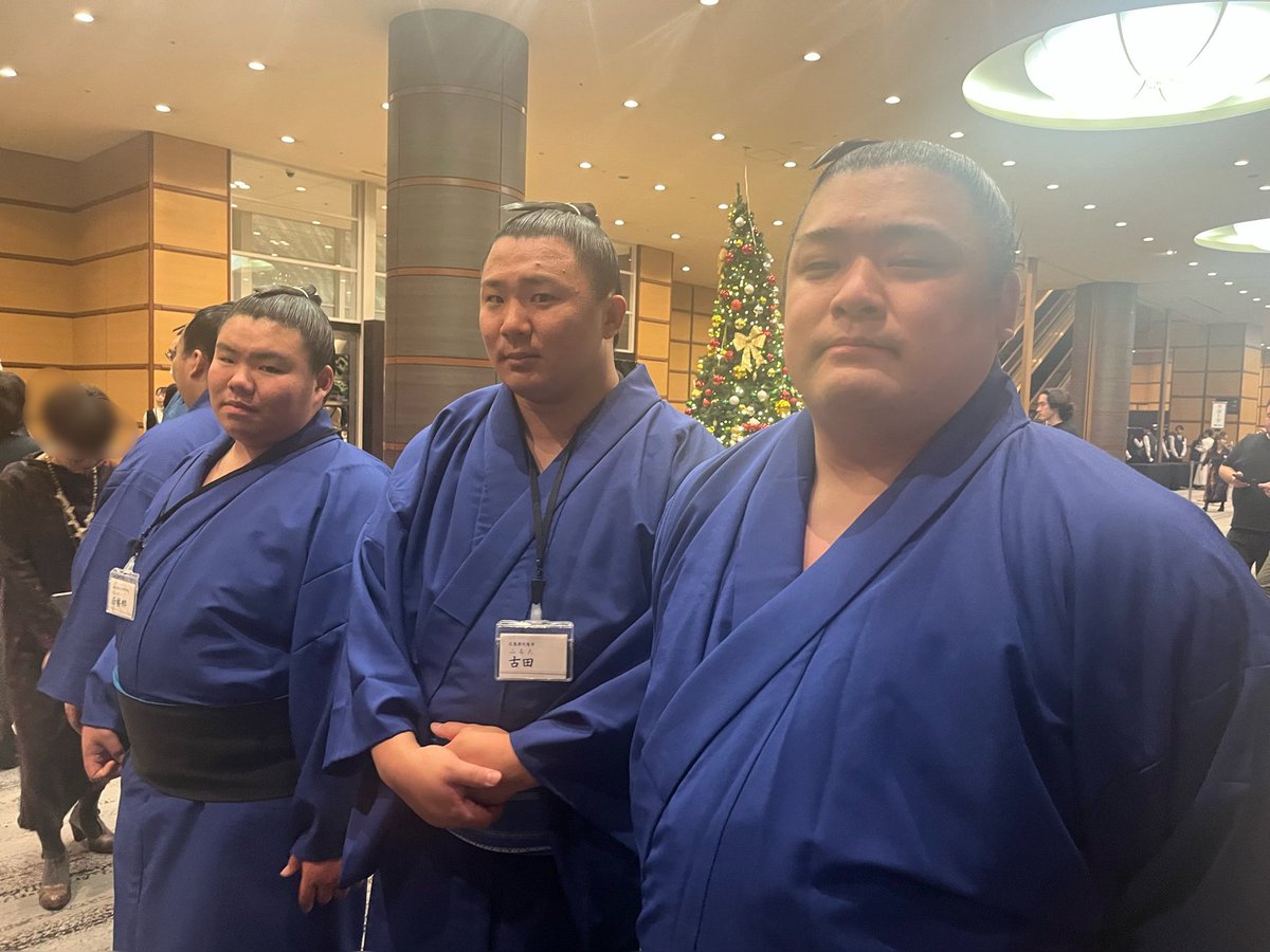 澁谷くん住吉くん田中くん（1枚目
西勢郷くん 古田くん 麒麟龍くん（2枚目
みんなお疲れさまでした
藤宗くんは40℃の発熱で欠席🥲

2025/11/23 二所ノ関部屋 九州場所千穐楽祝賀会