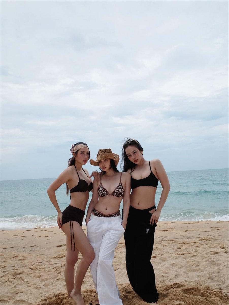 daragandee186's tweet photo. มุกดา นรินทร์รักษ์ ชุดลายเสือ https://t.co/cMFu8yb9V0