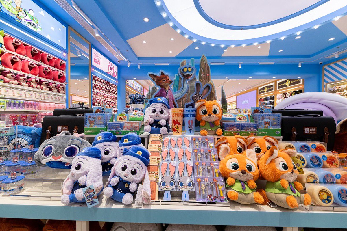 entknews's tweet image. #srchafreen สุดตื่นเต้น! MINISO Flagship Store พลิกนนทบุรีเป็น &apos;อาณาจักรของสะสม&apos; บรรยากาศแฟนคลับคึกคักตั้งแต่เปิดประตู
#MinisoXFreenSarocha #FreenSarocha #MINISOTH #MINISO #MINISOCENTRALWESTGATE
👉en-tk.com/?p=316821💫#entknews