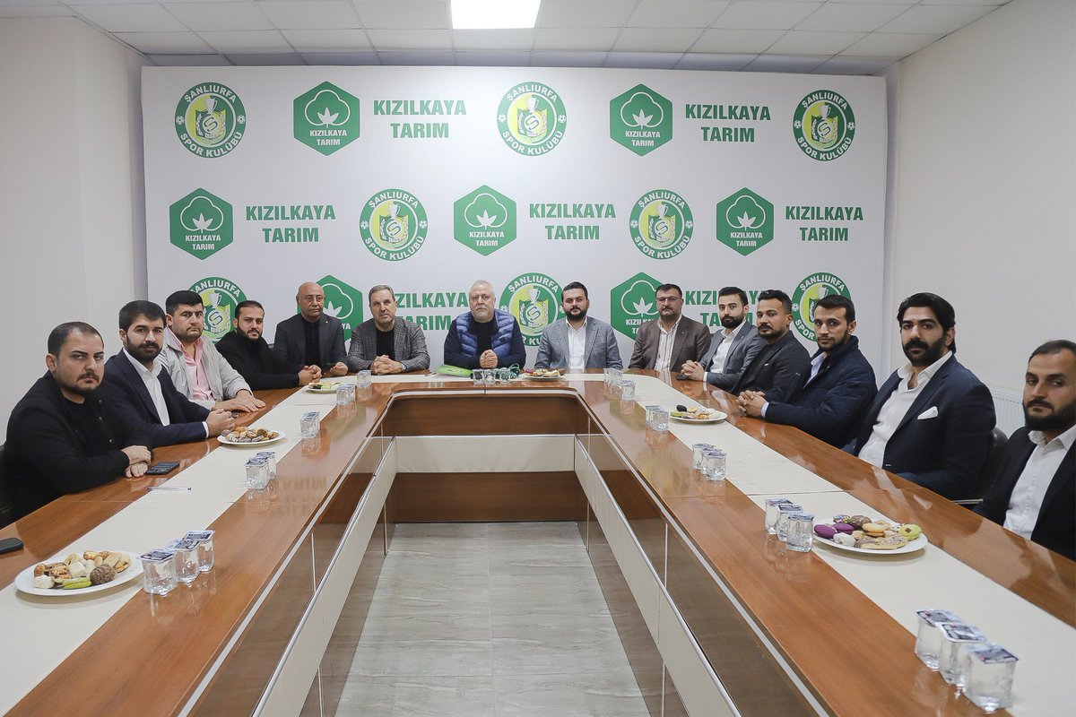 Ak Parti Şanlıurfa İl Gençlik Kolları Başkanı Furkan Küçük ve yönetim kurulu, Batman Petrolspor maçı öncesi tesislerimize gelerek takımımıza maddi ve manevi destekte bulundular.

Yönetim kurulumuz adına, takımımıza moral depolayan Furkan Küçük ve yönetim kuruluna teşekkür ederiz.