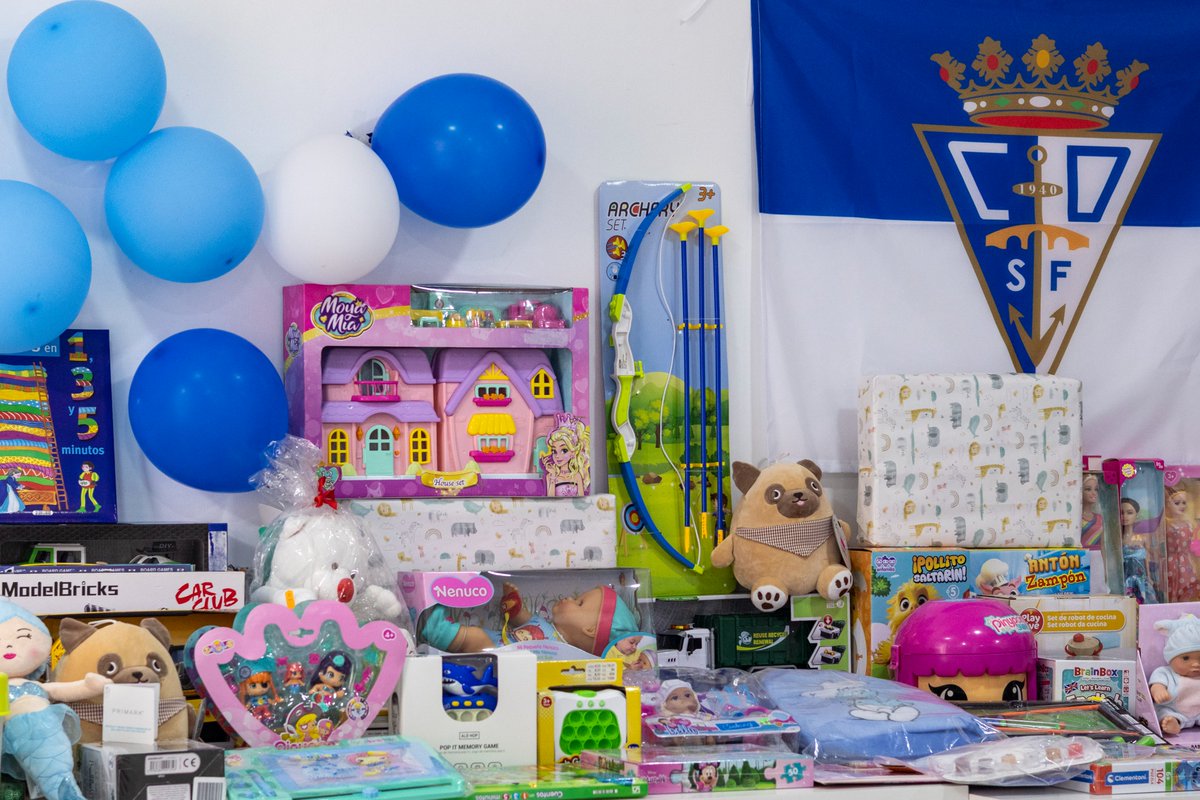 👏 ¡𝐁𝐫𝐮𝐭𝐚𝐥, 𝐚𝐳𝐮𝐥𝐢𝐧𝐨𝐬!

🎁 ¡Gracias por todos los juguetes que donasteis en la previa del partido ante el Trasmallo FC para la Asociación Reyes Magos! 

tinyurl.com/47prc6f6 

#CDSanFernando1940