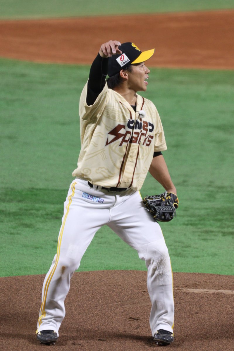 フライの行方を独特なポーズで見つめるいさみちゃん(笑)

 #野村勇
 #sbhakws