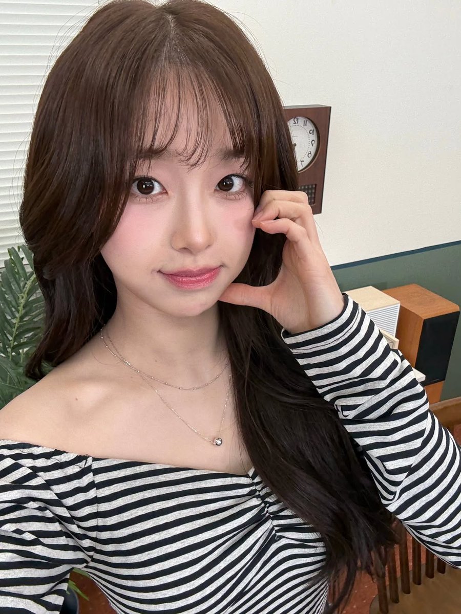 Chuu_France_'s tweet image. [241125] 📸 @/chuucandoit

Nouveau post sur l&apos;Instagram de 《CHUU CAN DO IT》⋆˚꩜｡ 

#CHUU #츄