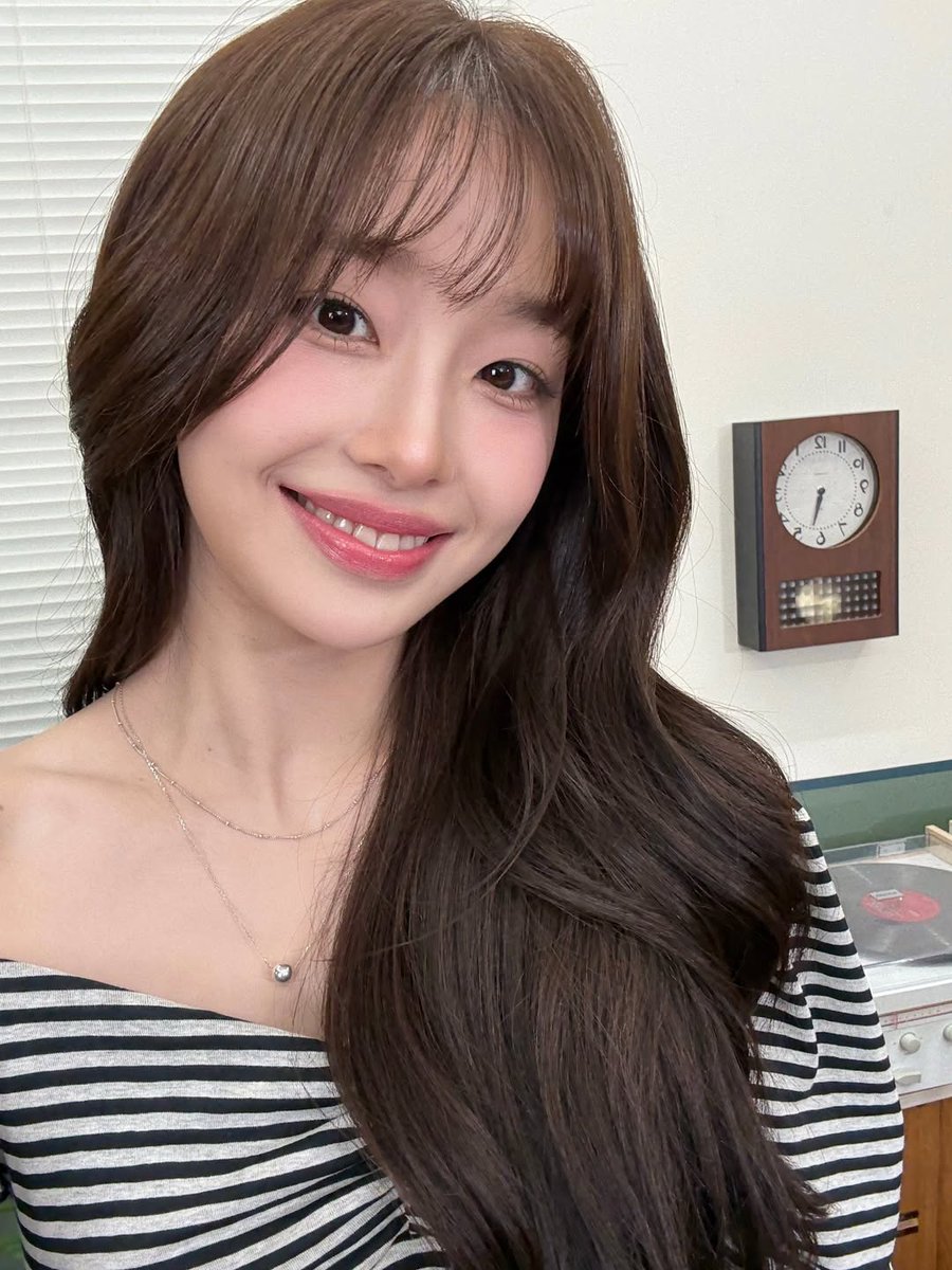 Chuu_France_'s tweet image. [241125] 📸 @/chuucandoit

Nouveau post sur l&apos;Instagram de 《CHUU CAN DO IT》⋆˚꩜｡ 

#CHUU #츄