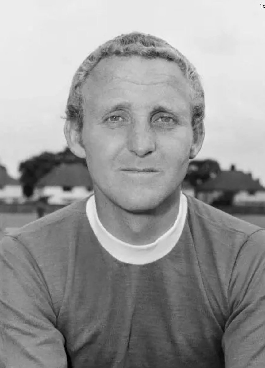 EvertonHeritage's tweet image. The Golden Vision - Alex Young - idol of the Gwladys Street. 
@SZocek covers the story of the 1968 BBC play-documentary of the same name, including interviews with writer Neville Smith, director Ken Loach &amp;amp; supporter John Munro.
efcheritagesociety.com/the-making-of-…