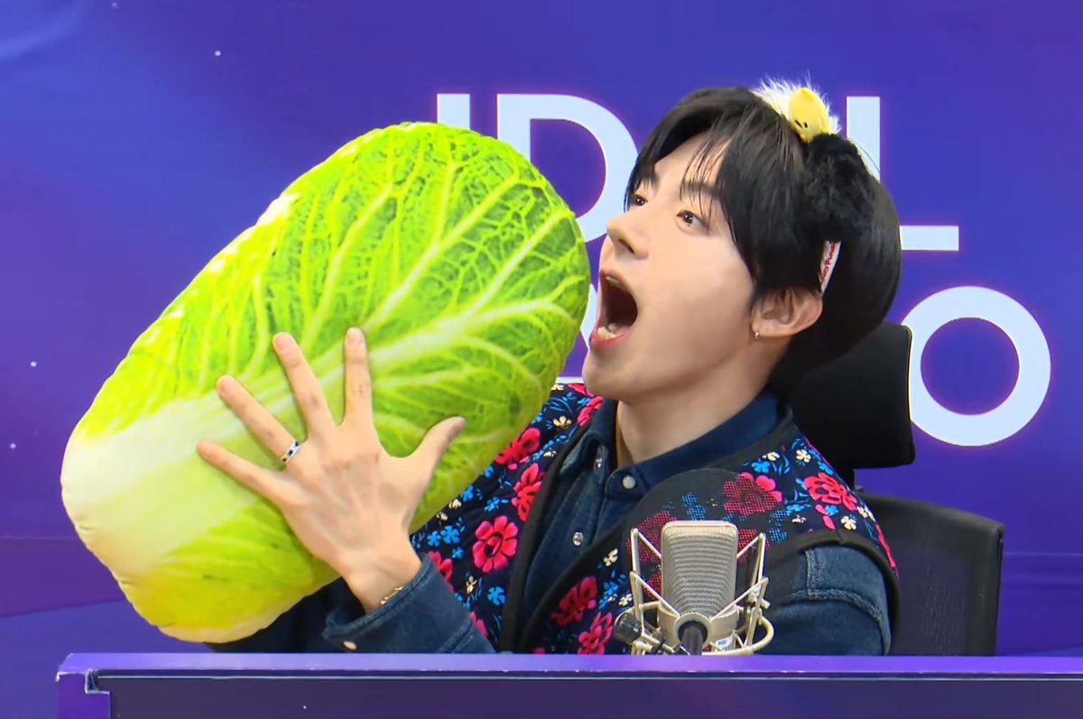 deobimom's tweet photo. edi 4cut today ♡ 🥬🥬🥬🥬

#ERIC #에릭 https://t.co/w84uSpWJwn