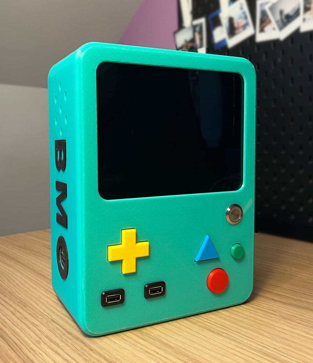 Had to share this AMAZING custom BMO console, The core of the device is a <a href="/Raspberry_Pi/">Raspberry Pi</a> 5 with 8 GB of memory. I equipped it with a cooler and an SSD, neither of which seemed to affect performance.
reddit.com/r/raspberry_pi…